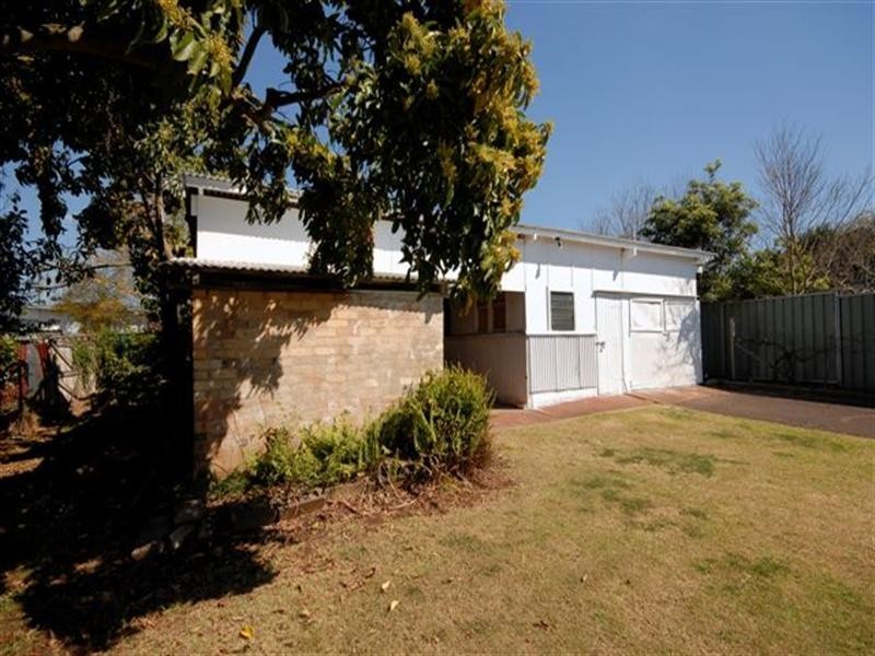 2 Dunne Street, Harristown QLD 4350