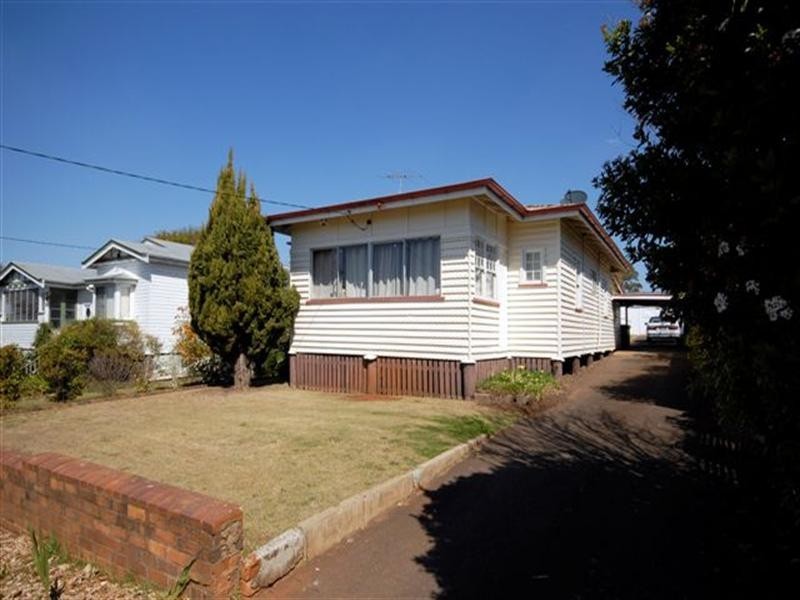 2 Dunne Street, Harristown QLD 4350