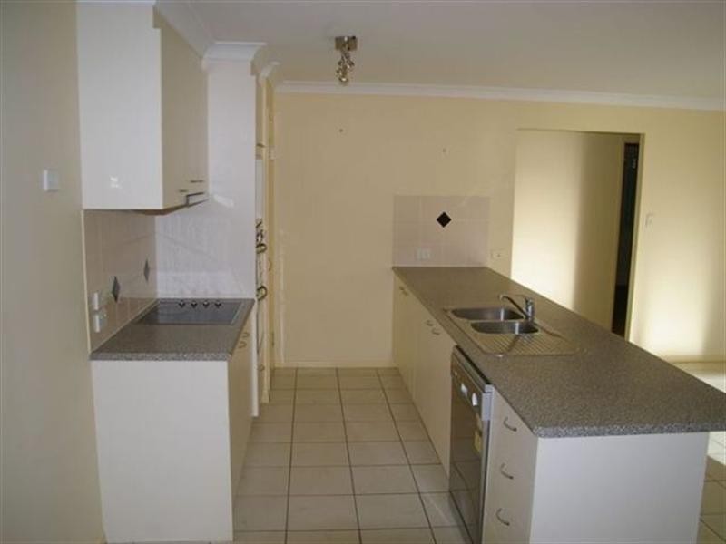 3 Tennyson Court, Westbrook QLD 4350