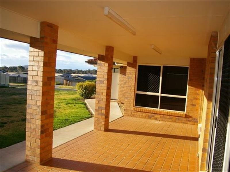 3 Tennyson Court, Westbrook QLD 4350