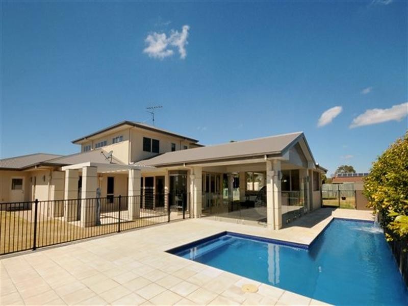 3 Lupin Court, Centenary Heights QLD 4350