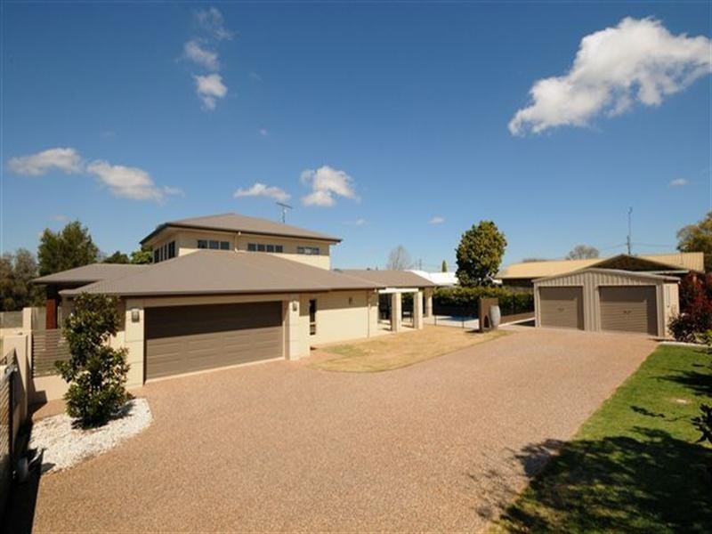 3 Lupin Court, Centenary Heights QLD 4350