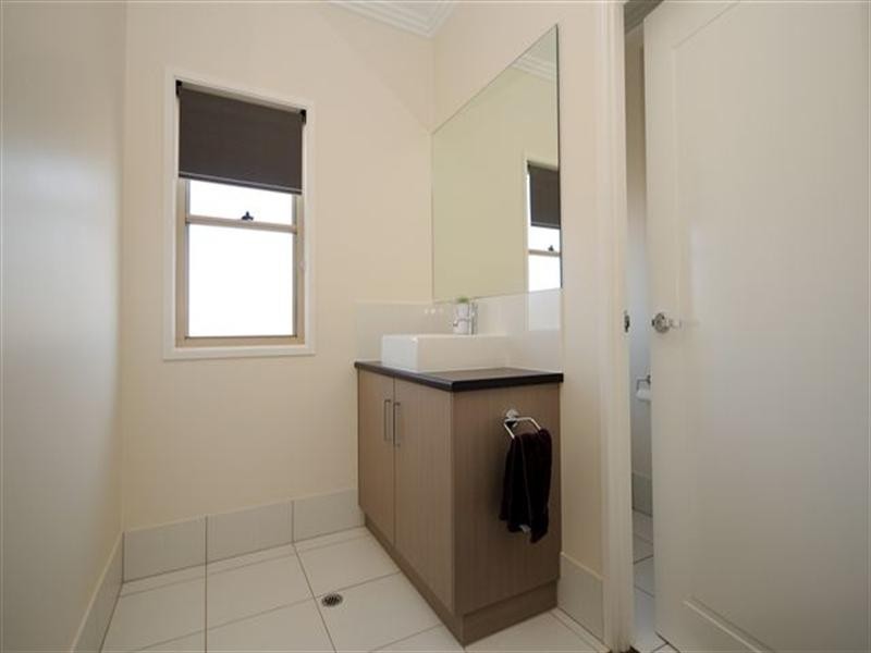 3 Lupin Court, Centenary Heights QLD 4350