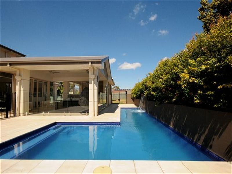 3 Lupin Court, Centenary Heights QLD 4350