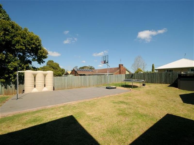 3 Lupin Court, Centenary Heights QLD 4350