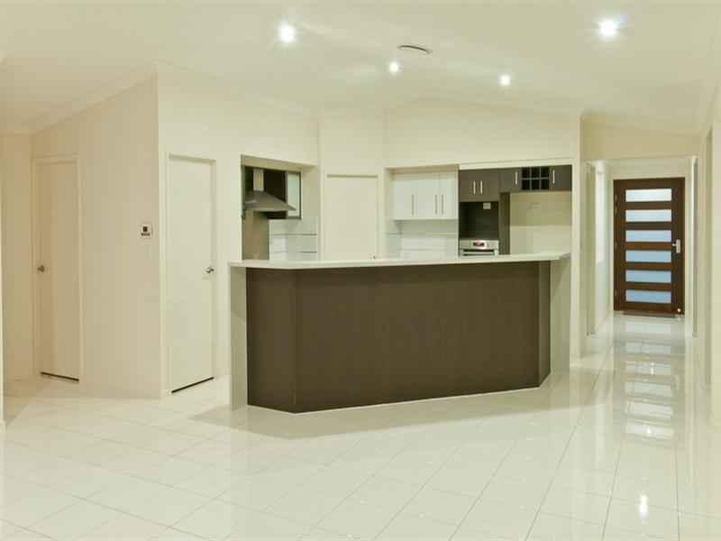 8 O’Grady Street, Kearneys Spring QLD 4350