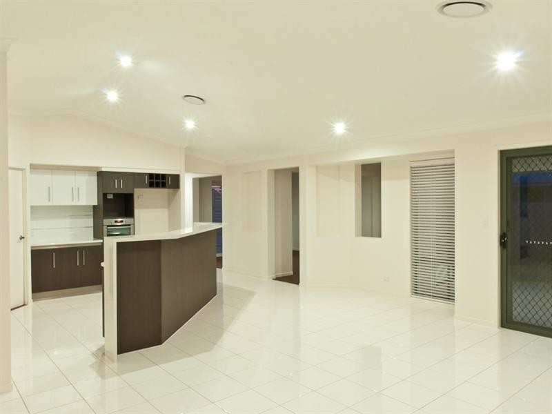 8 O’Grady Street, Kearneys Spring QLD 4350