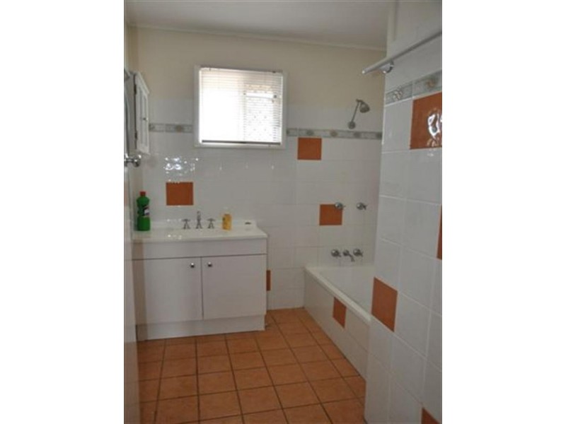 38 Rob Street, Newtown QLD 4350