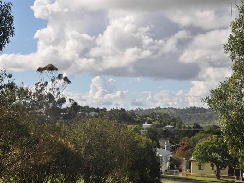 6 Hillview Avenue, Newtown QLD 4350