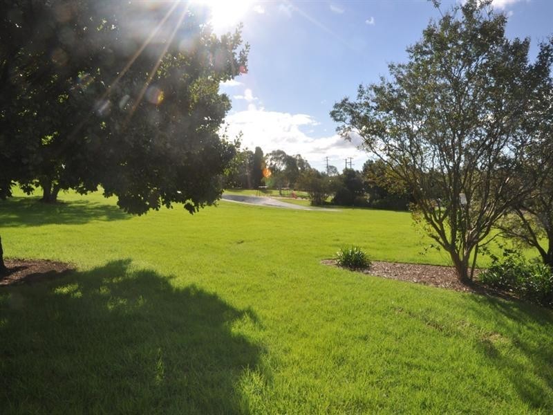 6 Hillview Avenue, Newtown QLD 4350