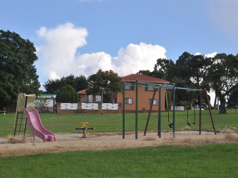 6 Hillview Avenue, Newtown QLD 4350