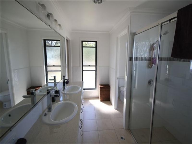 106 Jones Road, Withcott QLD 4352