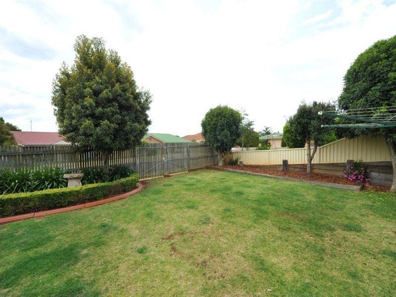 11 Dahlia Court, Middle Ridge QLD 4350