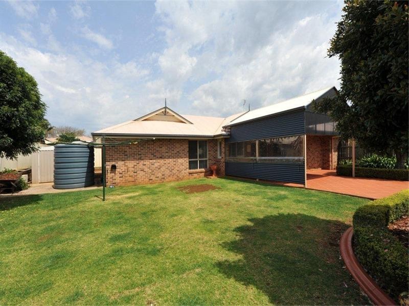 11 Dahlia Court, Middle Ridge QLD 4350