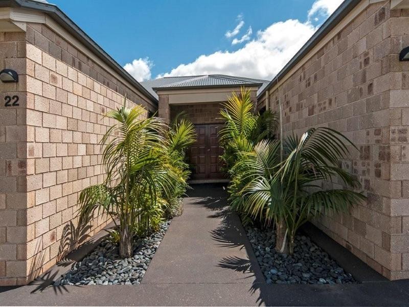 22 Kingfisher Close, Highfields QLD 4352