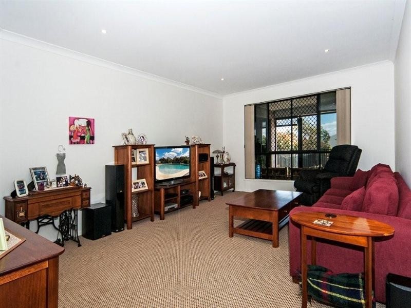 22 Kingfisher Close, Highfields QLD 4352