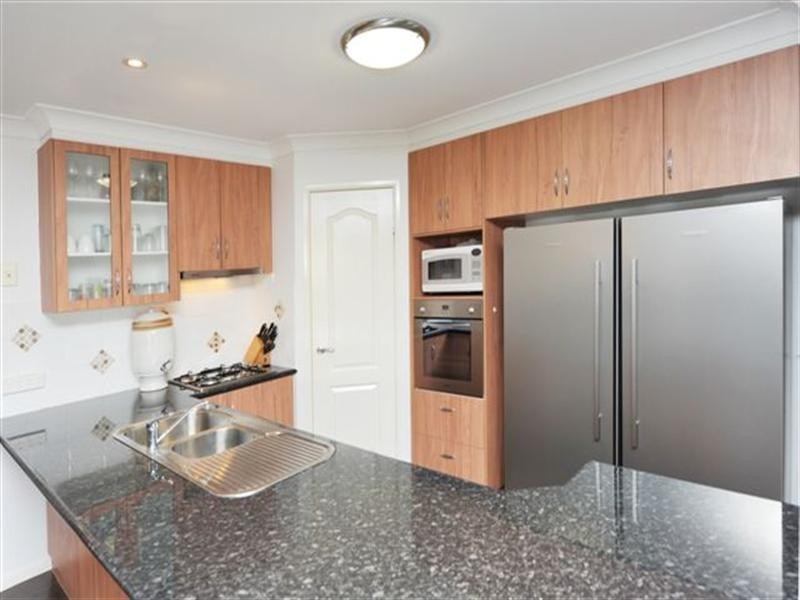 12 Banksdale Drive, Middle Ridge QLD 4350