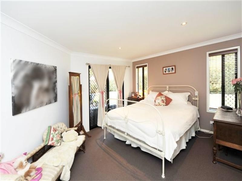 12 Banksdale Drive, Middle Ridge QLD 4350