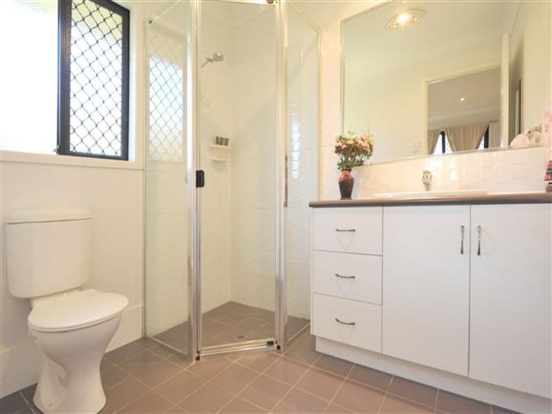 12 Banksdale Drive, Middle Ridge QLD 4350