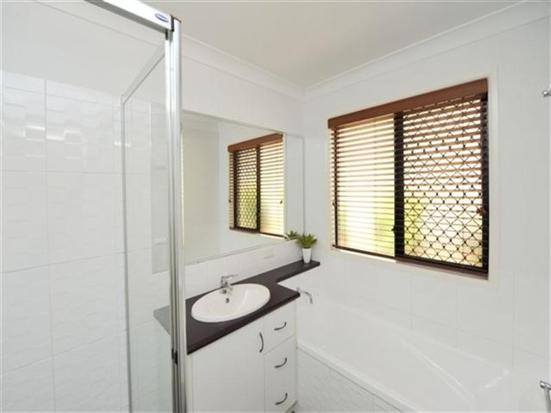 12 Banksdale Drive, Middle Ridge QLD 4350