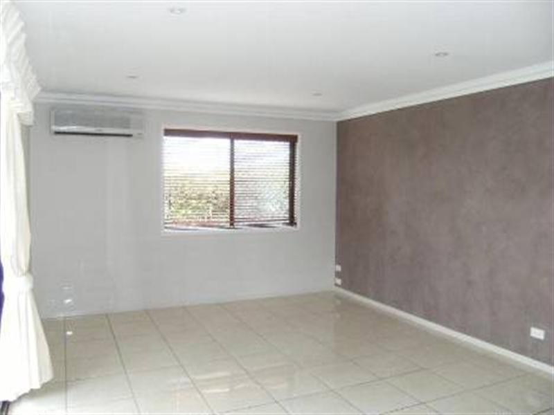 Unit 1/30 Hoepper Street, Kearneys Spring QLD 4350