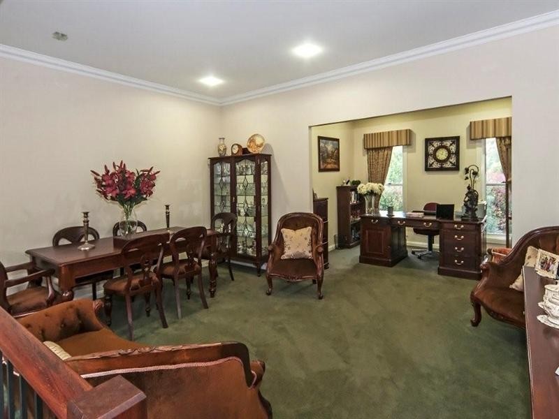 2B Mackenzie Street, Mount Lofty QLD 4350