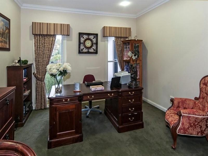2B Mackenzie Street, Mount Lofty QLD 4350