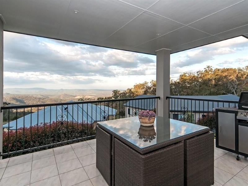 2B Mackenzie Street, Mount Lofty QLD 4350