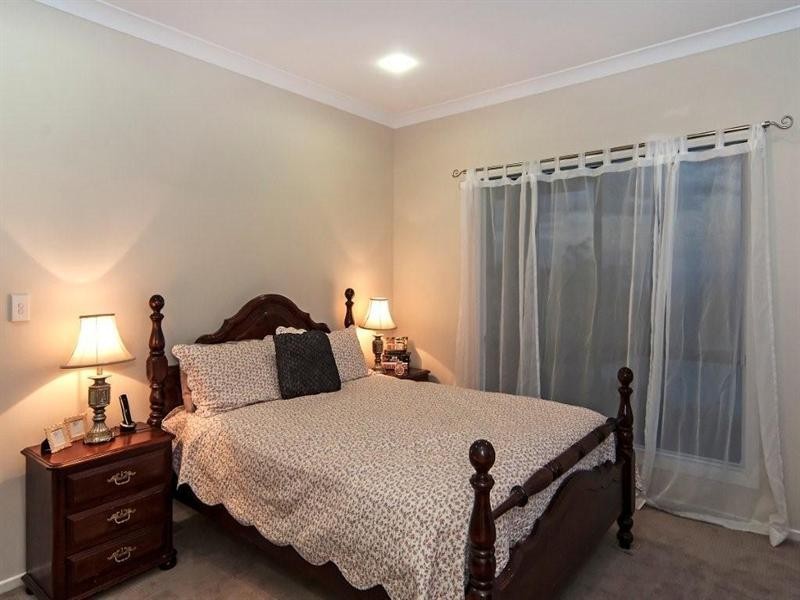 2B Mackenzie Street, Mount Lofty QLD 4350