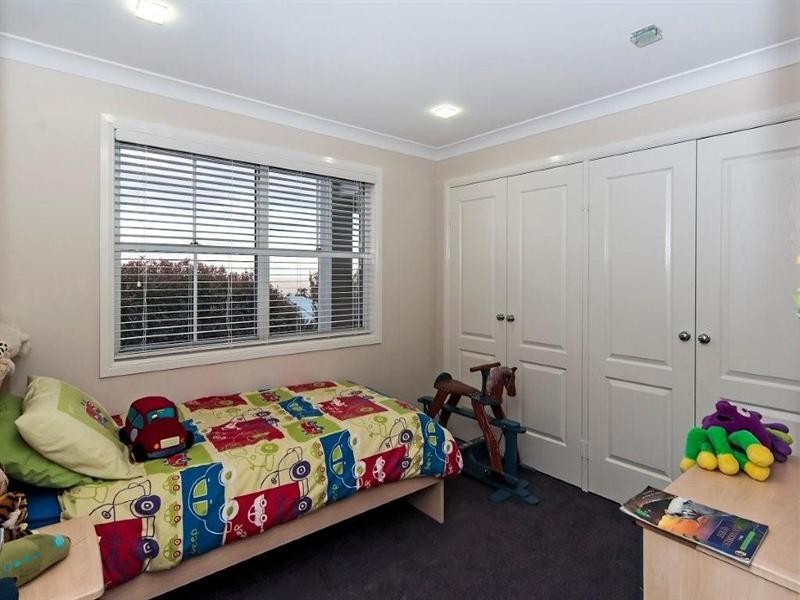 2B Mackenzie Street, Mount Lofty QLD 4350