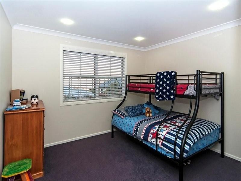 2B Mackenzie Street, Mount Lofty QLD 4350