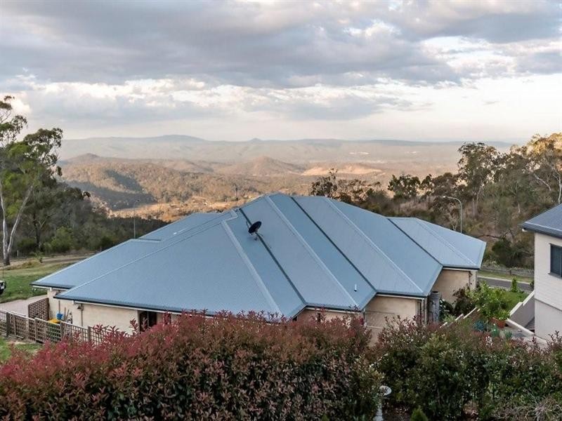 2B Mackenzie Street, Mount Lofty QLD 4350