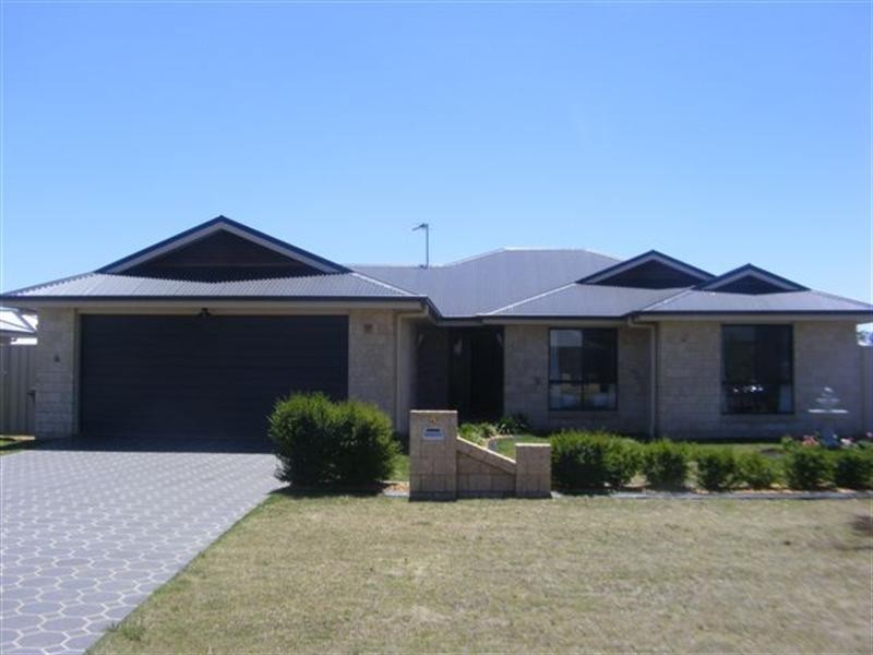 4 Debbie Court, Oakey QLD 4401