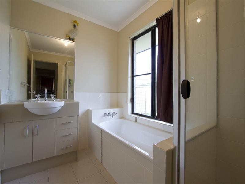 8 Debbie Court, Oakey QLD 4401