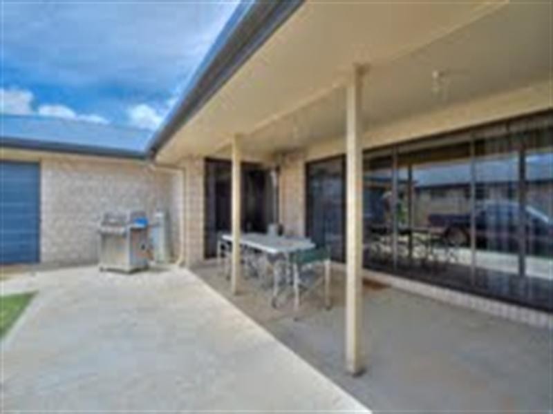 8 Debbie Court, Oakey QLD 4401