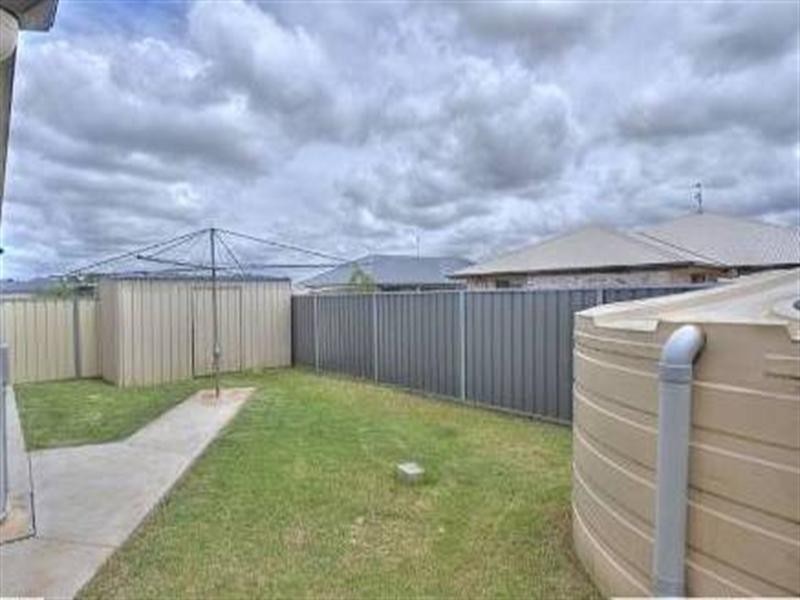 8 Debbie Court, Oakey QLD 4401