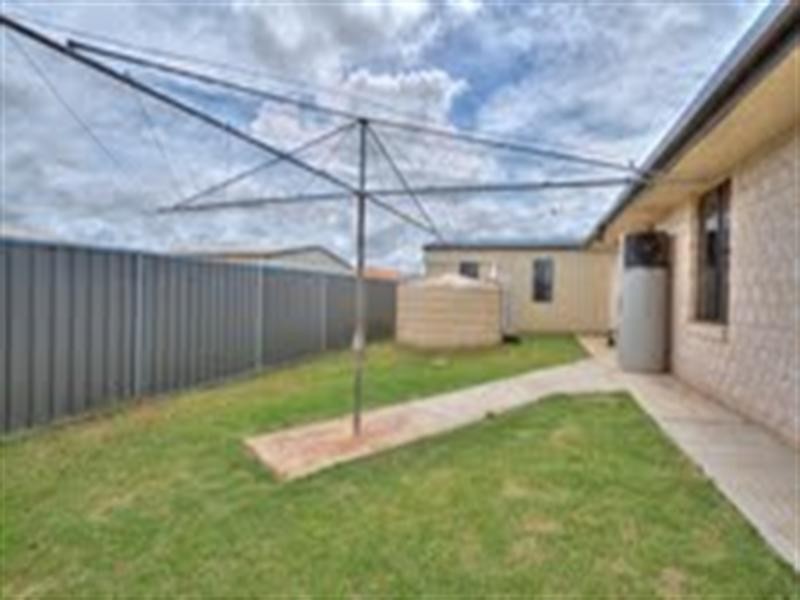 8 Debbie Court, Oakey QLD 4401
