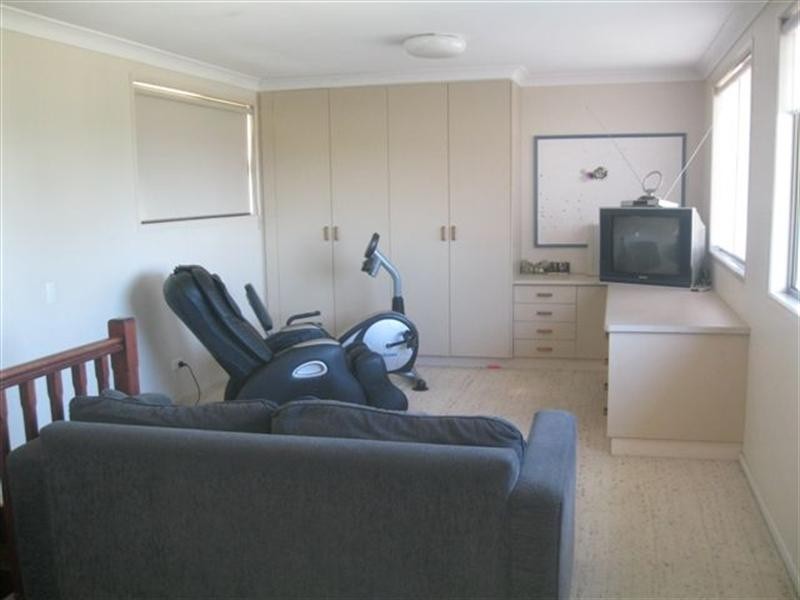 9 Bingara Street, Mount Lofty QLD 4350