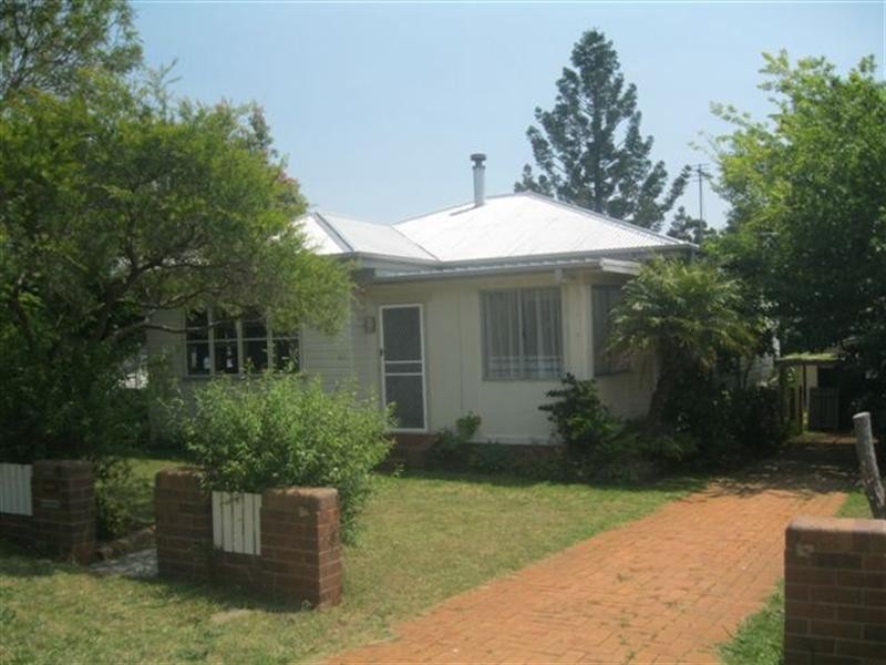 23 Tolmie Street, South Toowoomba QLD 4350
