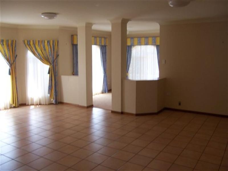 2 Willem Close, Middle Ridge QLD 4350