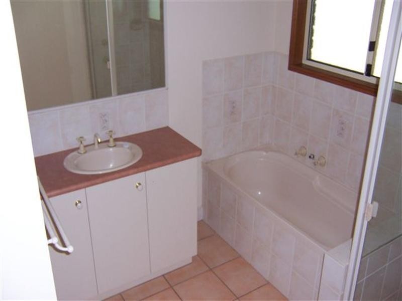 2 Willem Close, Middle Ridge QLD 4350