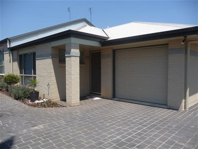 Unit 3/242 Mackenzie Street, Rangeville QLD 4350