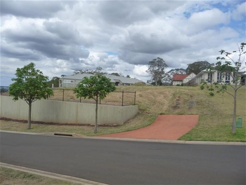 8 Skye Court, Prince Henry Heights QLD 4350