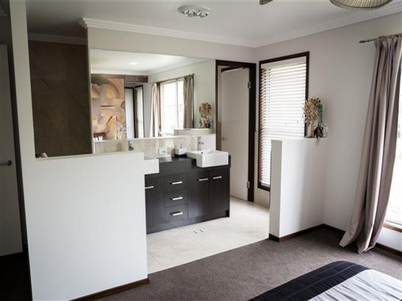 25 Sommariva Street, Westbrook QLD 4350