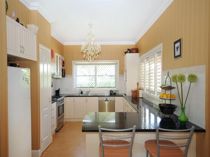 76a Mackenzie Street, Mount Lofty QLD 4350