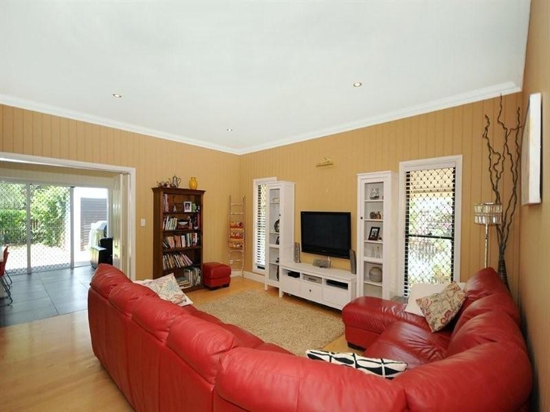 76a Mackenzie Street, Mount Lofty QLD 4350