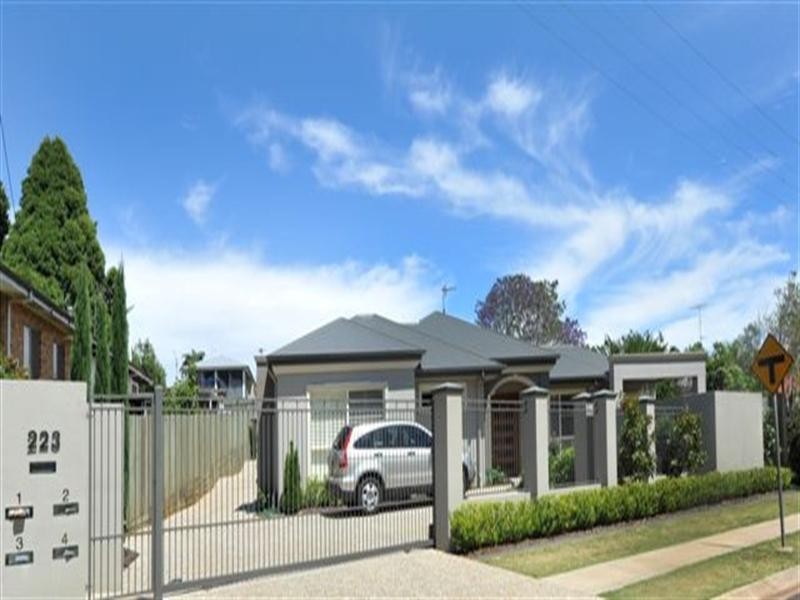 Unit 4, 223 Mackenzie Street, Centenary Heights QLD 4350