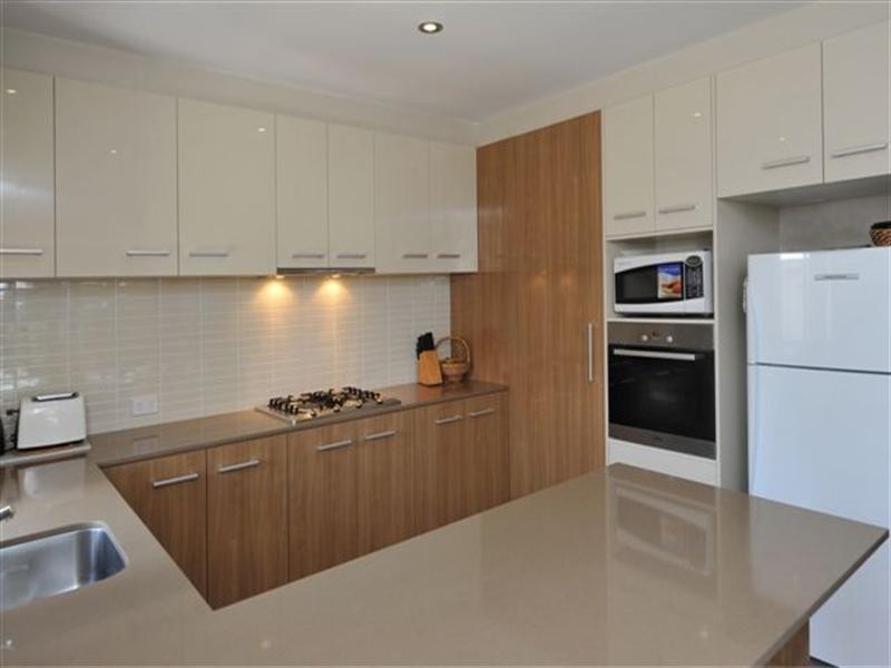 Unit 4, 223 Mackenzie Street, Centenary Heights QLD 4350