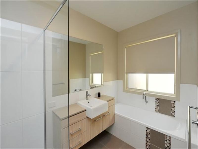 Unit 4, 223 Mackenzie Street, Centenary Heights QLD 4350