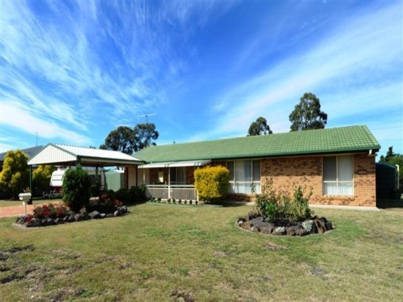 12 Hanna Court, Westbrook QLD 4350